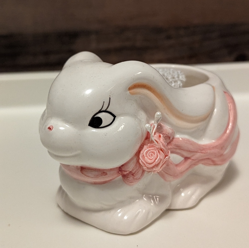 ❤️5 for $25❤️ White bunny planter